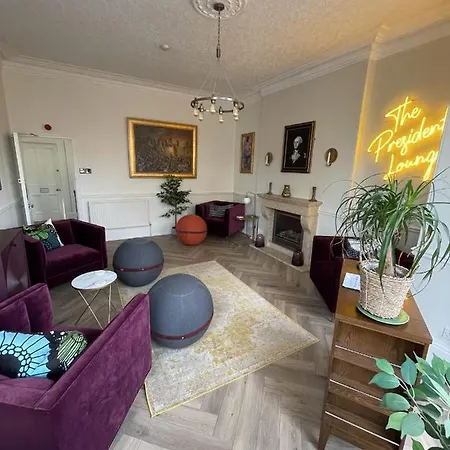 Bed & Breakfast The Bishop And The Bison 4*