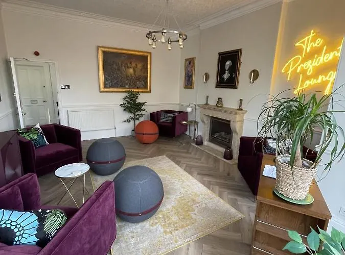 Bed & Breakfast The Bishop And The Bison 4*